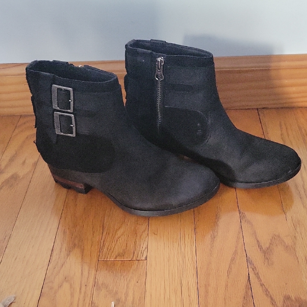Sorel Black Ankle Booties with Buckle Detail